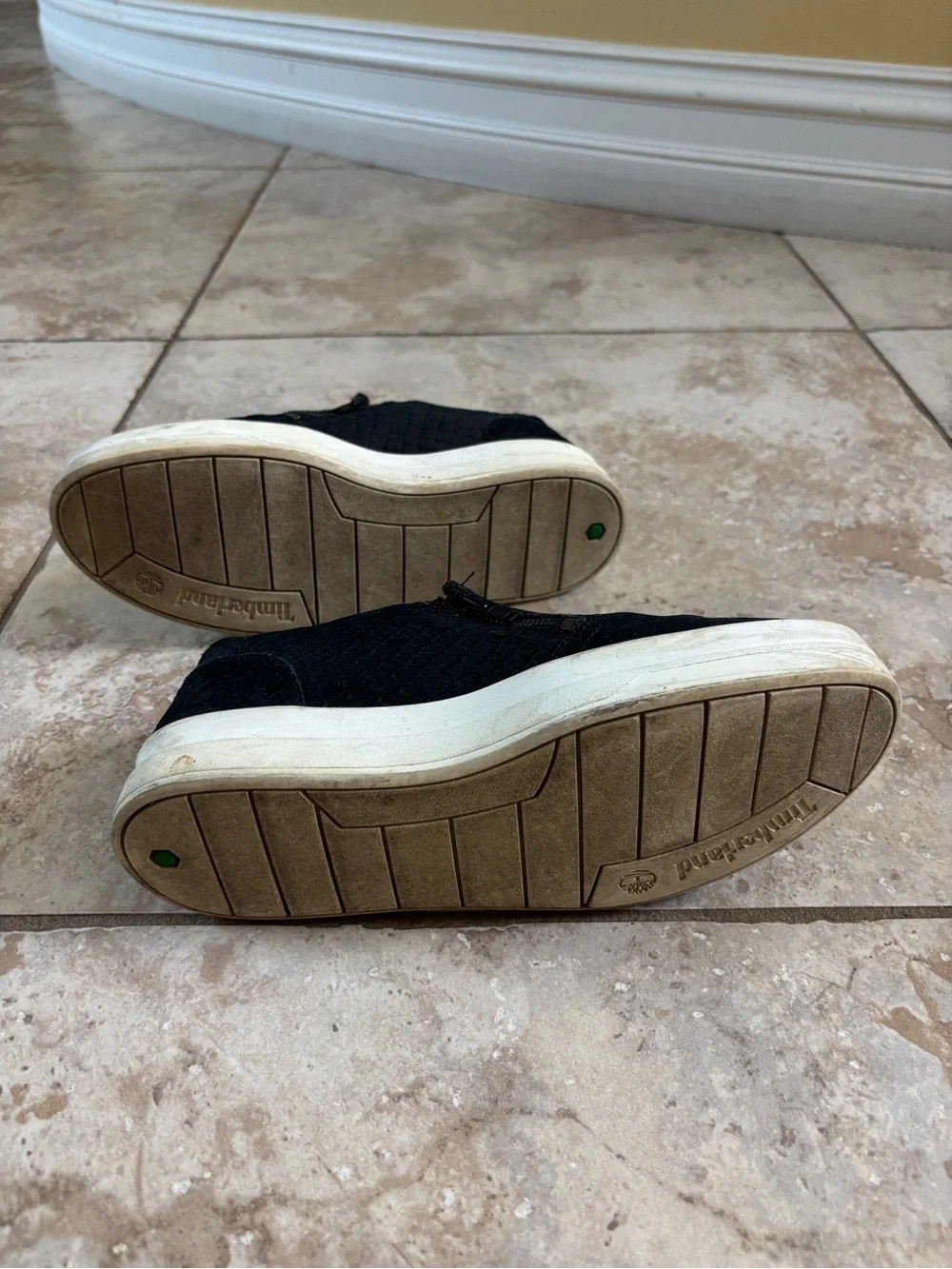 Timberland women’s Black Textured Slip-On Loafers - size 6